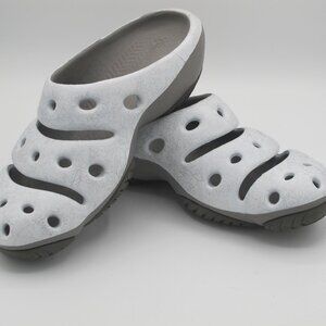 Women's Yogui Clog Size 8 KEEN